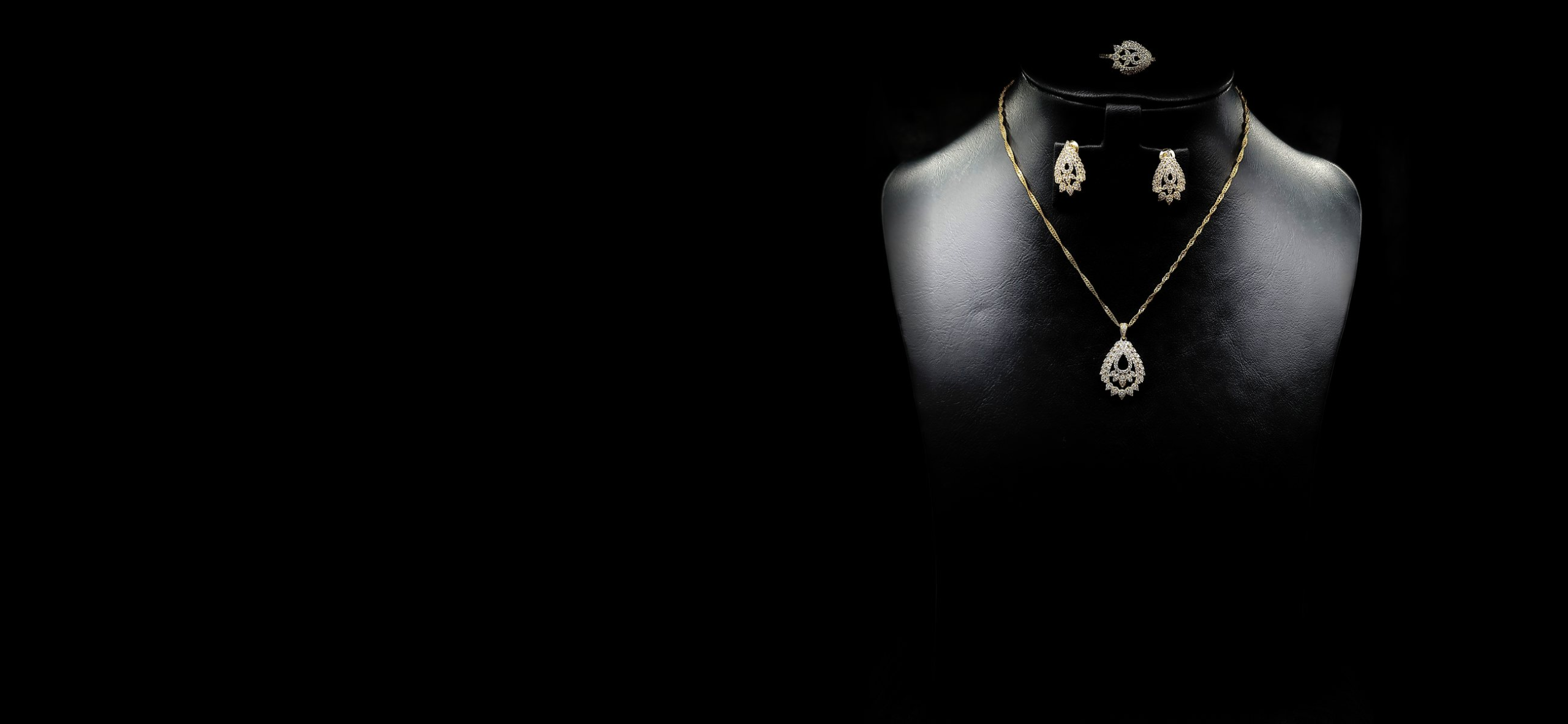 Silvazar sterling silver teardrop pendant and earrings set